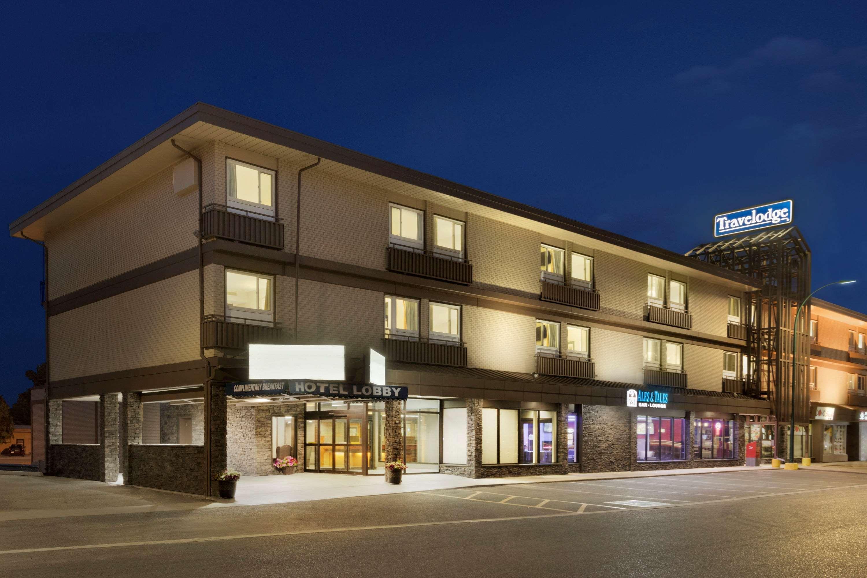 Travelodge By Wyndham Lethbridge Exterior photo